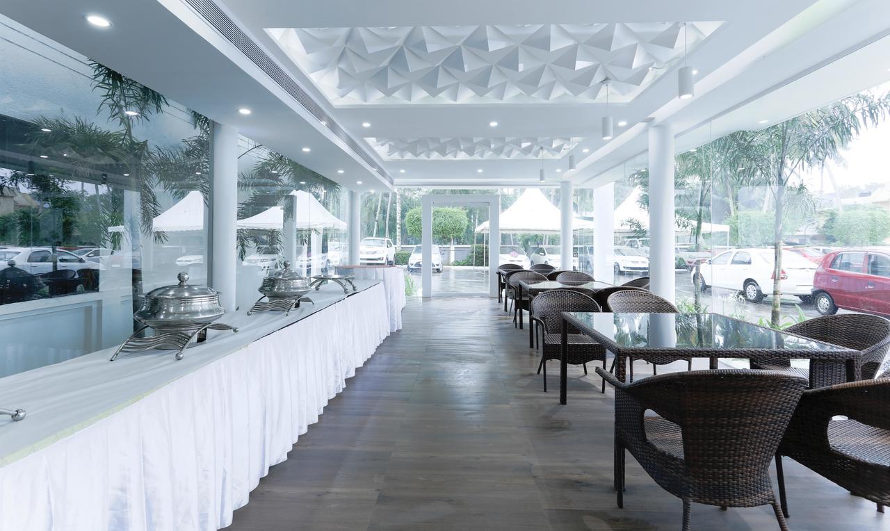 Treebo Trend Al Saj Convention Centre Kazhakuttam Экстерьер фото